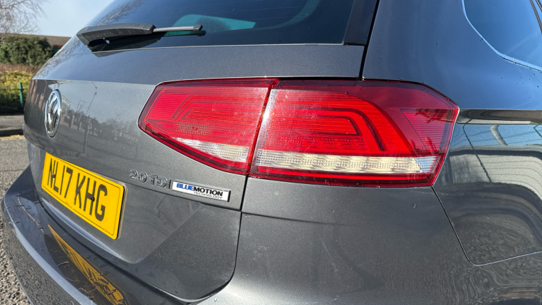 Volkswagen Passat 2.0 TDI R-Line 5dr DSG [Panoramic Roof] Diesel Estate